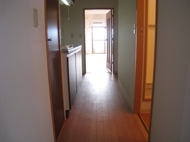 玄関　同物件別号室の写真です。