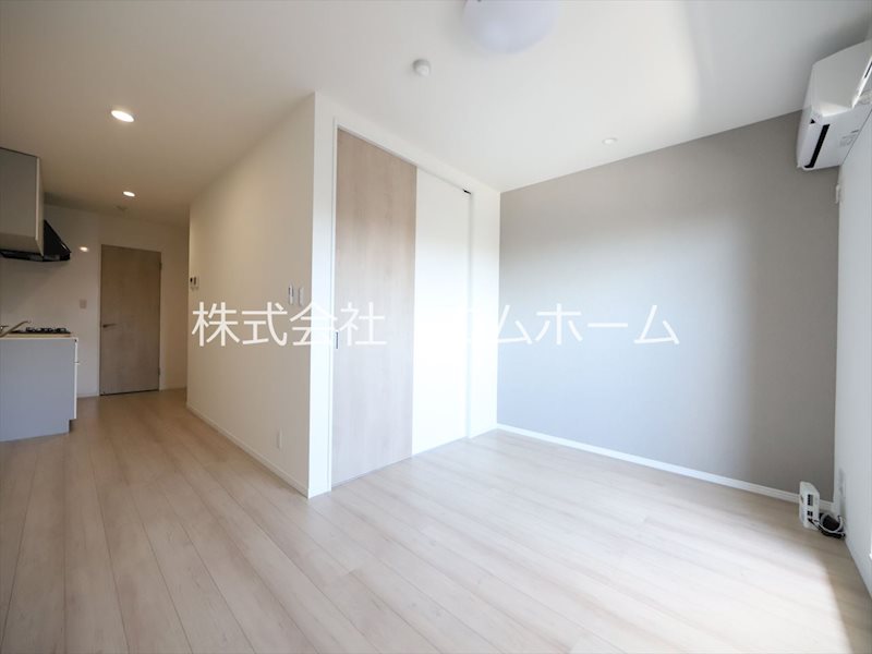 居室・リビング　ＬＤＫ12.2帖　南面バルコニー　エアコン完備