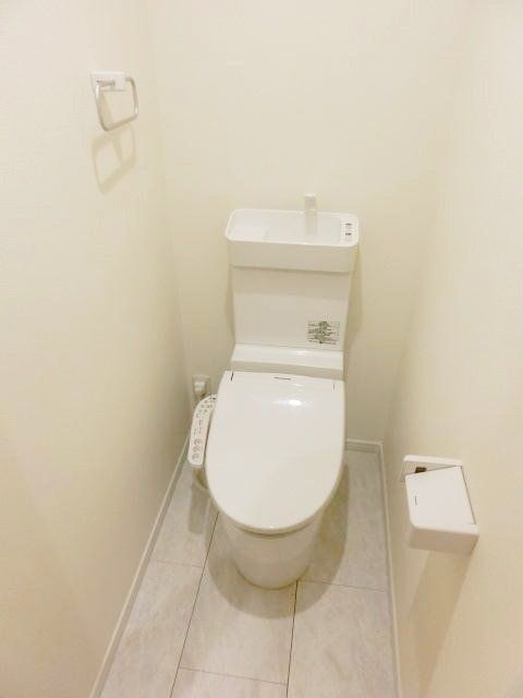 トイレ　温水洗浄便座