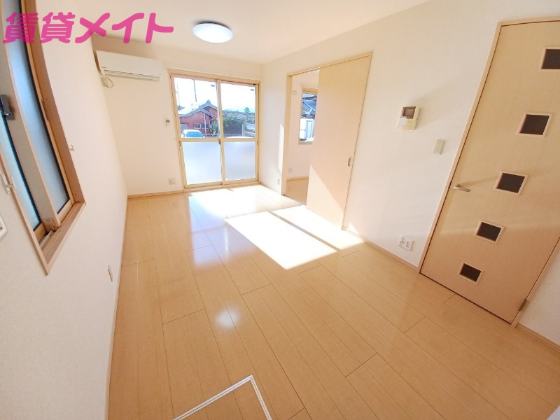 居室・リビング　反転タイプ参考写真