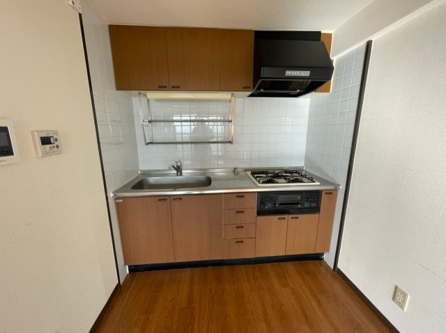 キッチン　(参考)同マンション別間取り他部屋の写真（間取り図が正）