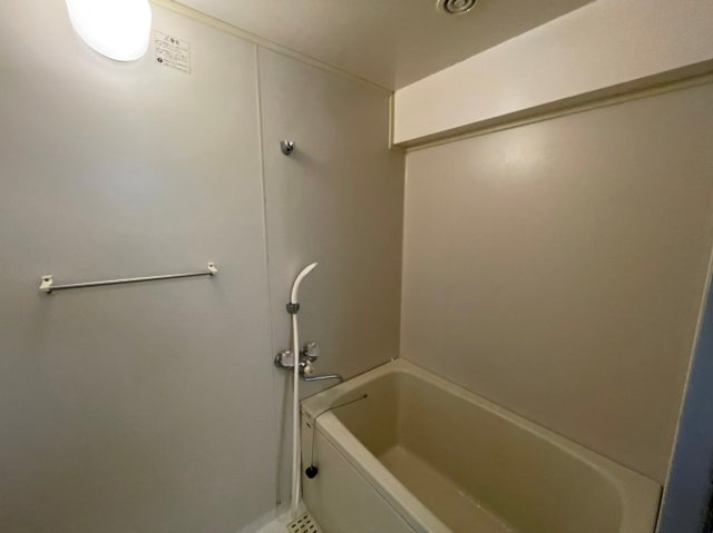 バス・シャワールーム　(参考)同マンション別間取り他部屋の写真（間取り図が正）