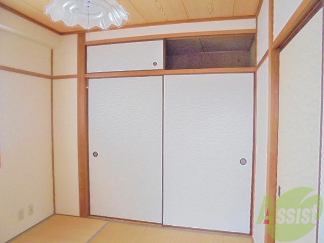 収納　天袋もついて沢山入りそうでしょー♪中は後ほど公開いたします☆