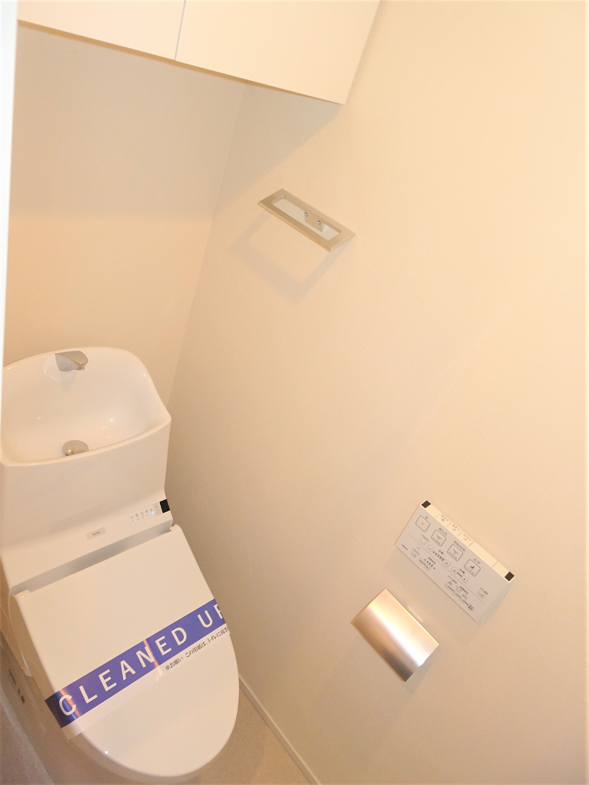 トイレ　（同マンション別室・参考写真）