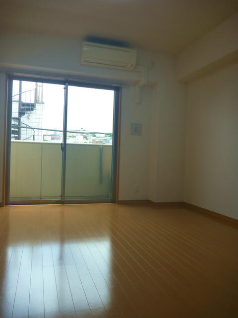 居室・リビング　同物件別部屋参考写真