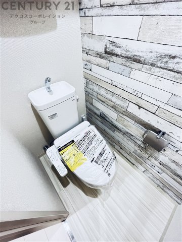 トイレ　温水洗浄便座付きのトイレです♪
