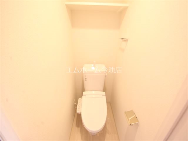 トイレ　温水洗浄暖房便座付トイレ
