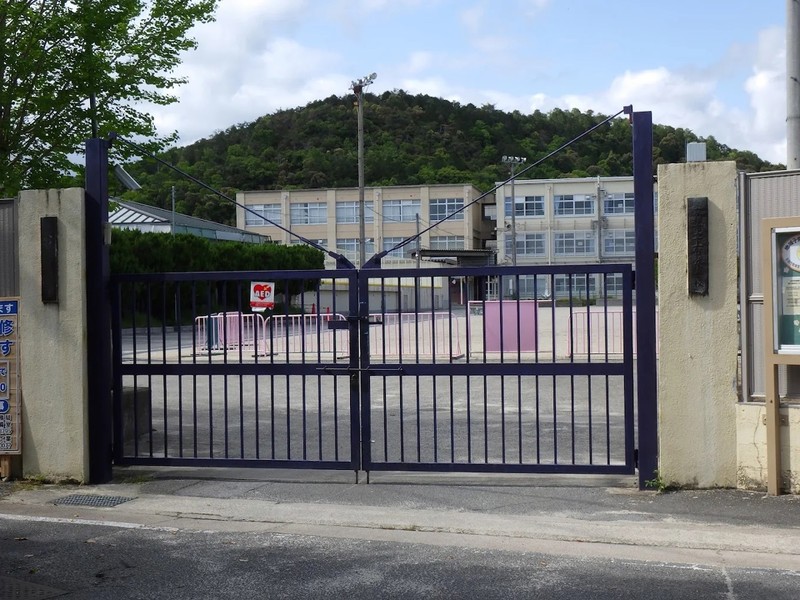 小学校　京都市立上賀茂小学校（小学校）まで710m
