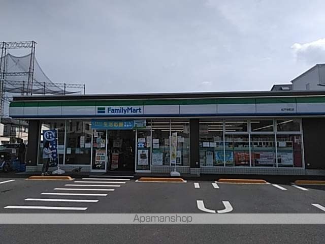 コンビニ　ファミリーマート（コンビニ）まで169m
