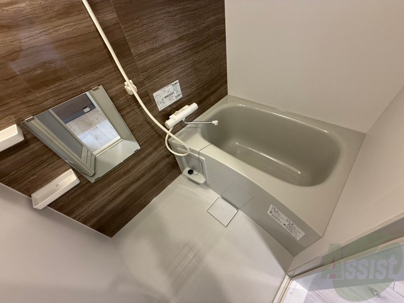 バス・シャワールーム　こちらはお風呂。一日の疲れをここで癒してください。
