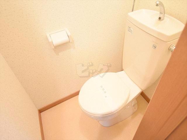 トイレ　弊社ではウォシュレットの取付もお手頃価格で承っております♪