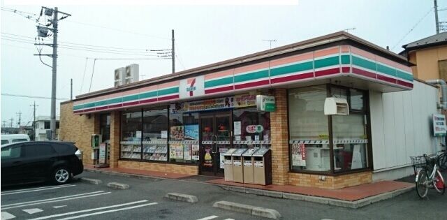 コンビニ　セブンイレブン（コンビニ）まで270m