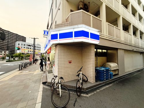 コンビニ　ローソン　阪急三国駅前店（コンビニ）まで174m