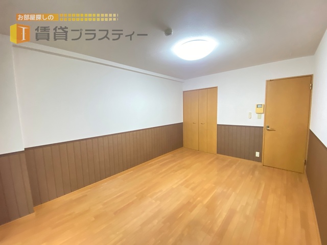 居室・リビング　同建物別部屋の写真となります。