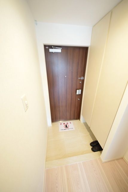 玄関　※同タイプ間取り　設備施工例　床材の色等変更ございます