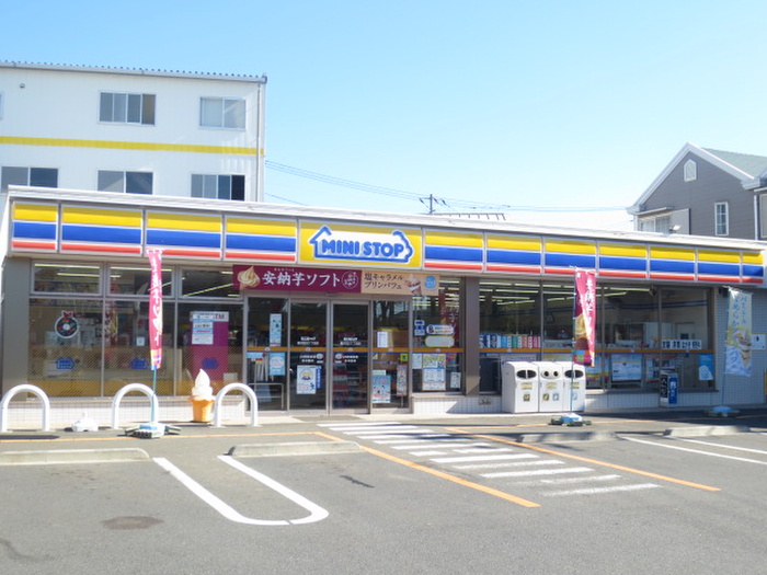 コンビニ　ミニストップ 藤沢石川1丁目店（コンビニ）まで930m