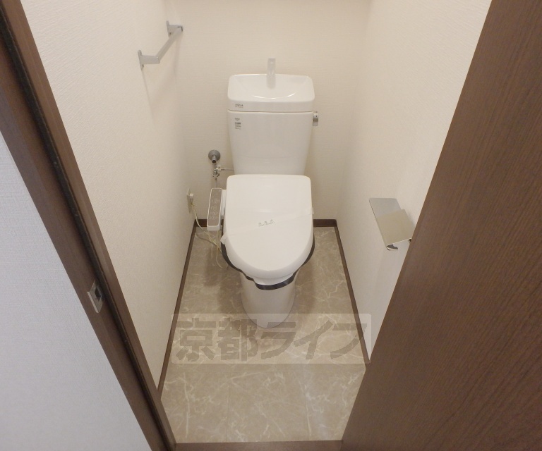 トイレ　ウォシュレット機能付きのトイレです。