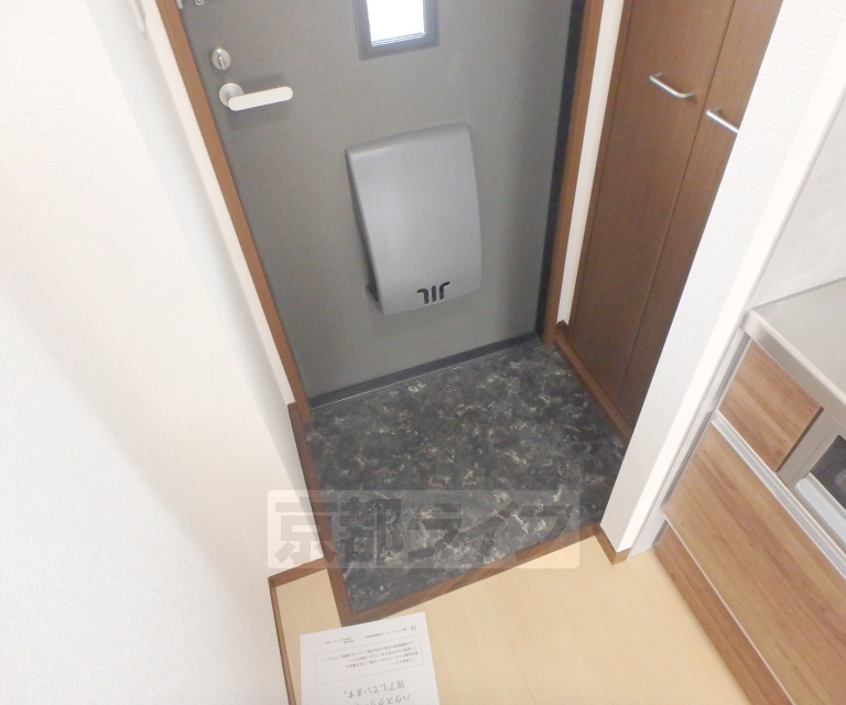玄関　ローステップの玄関です。
