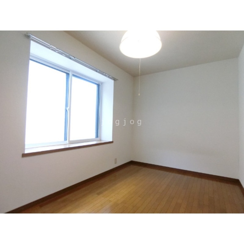 その他部屋・スペース　日当たりの良い明るいお部屋です。