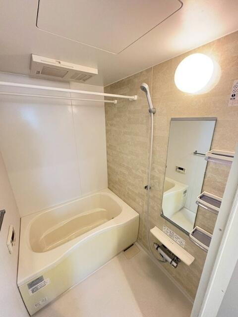 バス・シャワールーム　コンパクトで使いやすいお風呂です