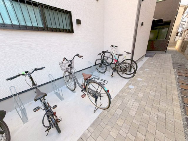 駐車場　敷地内には入居者専用の駐輪スペースもあります。