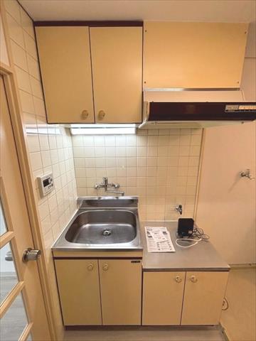 小田急線 向ケ丘遊園駅 徒歩12分 3階建 築39年のキッチン写真