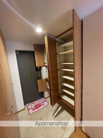 地下鉄東西線 西１８丁目駅 徒歩3分 14階建 築25年の玄関写真
