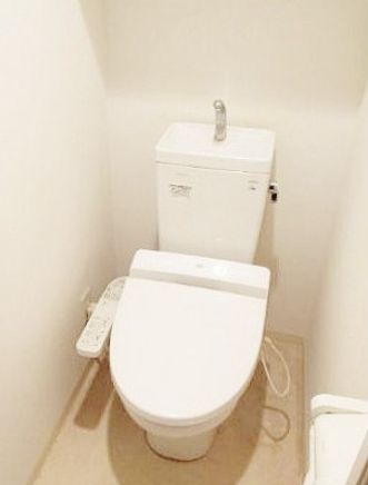 都営大江戸線 森下駅 徒歩3分 7階建 築17年のトイレ写真