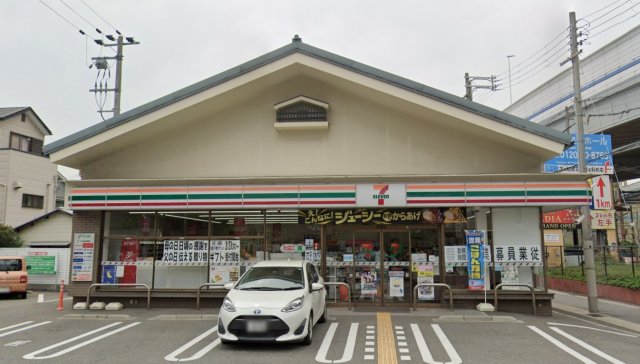 コンビニ　セブンイレブン 神戸魚崎南町４丁目店（コンビニ）まで586m