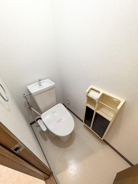 トイレ　★★トイレは嬉しい洗浄機能付き便座です♪★★