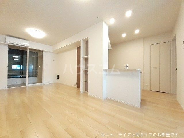 メゾン ド コルヌイエ IVの居間写真