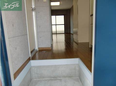 玄関　※同タイプのお部屋の写真です