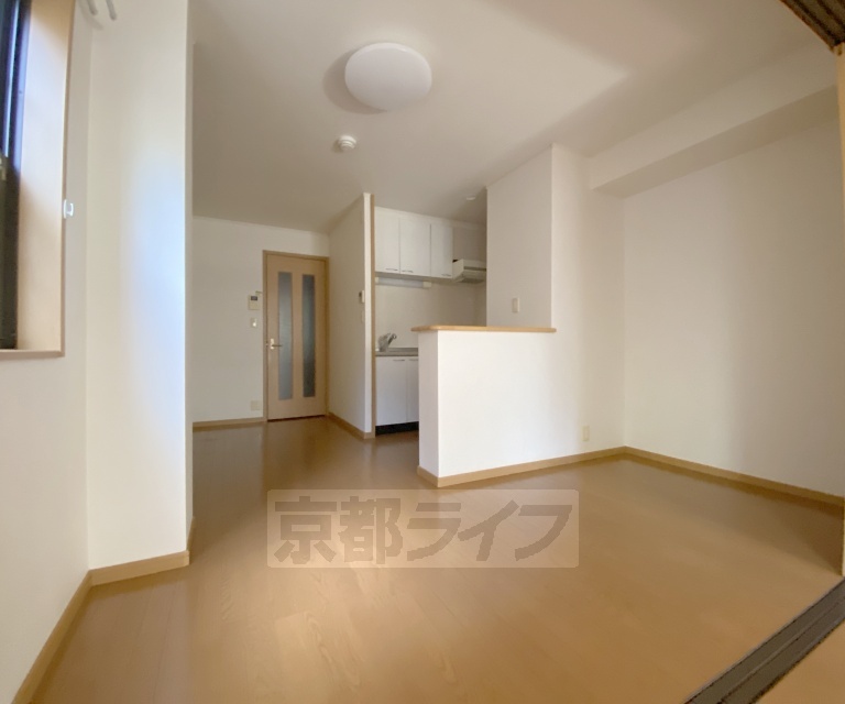 居室・リビング　角部屋で２面窓のあるお部屋です。地下鉄北山駅まで徒歩１...