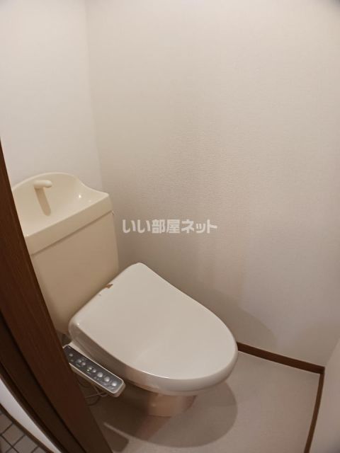 地下鉄御堂筋線 なかもず駅 徒歩22分 3階建 築24年のトイレ写真