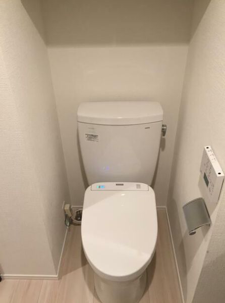 都営大江戸線 森下駅 徒歩8分 7階建 築11年のトイレ写真