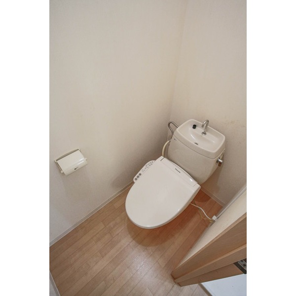 ローズガーデン池の内のトイレ写真