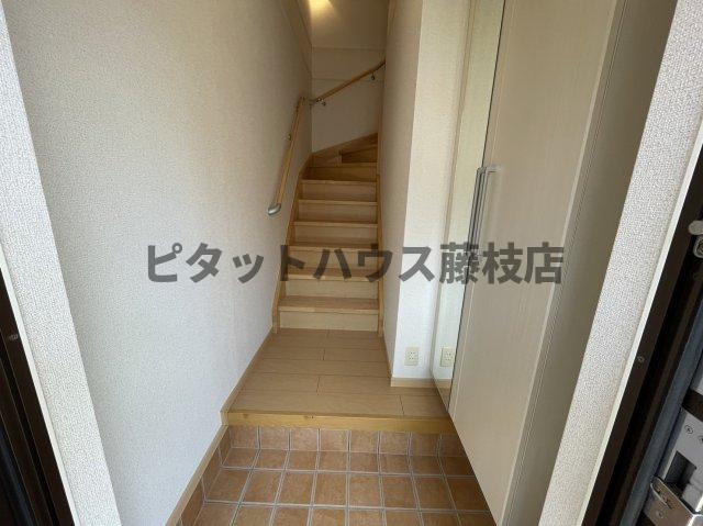 ＪＲ東海道本線 六合駅 徒歩15分 2階建 築16年の玄関写真