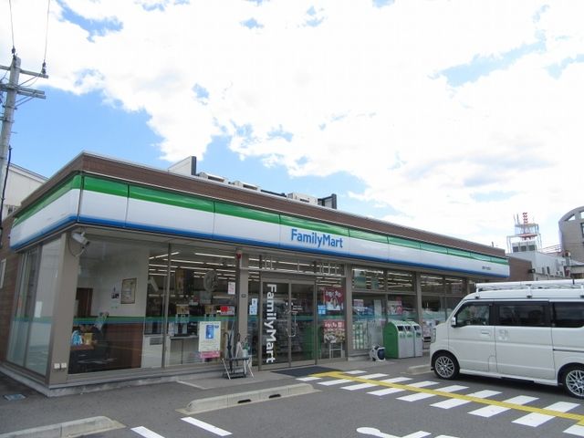コンビニ　ファミリーマート豊岡千代田町店（コンビニ）まで800m