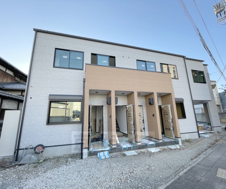 建物外観　・建築中