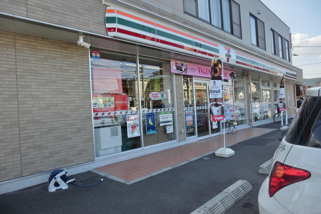 コンビニ　セブンイレブン高松出作町店（コンビニ）まで768m