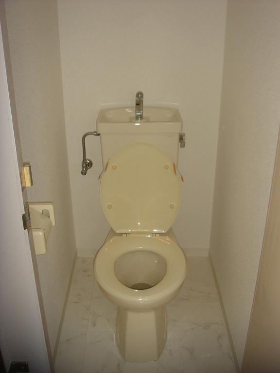 都営浅草線 戸越駅 徒歩1分 3階建 築35年のトイレ写真