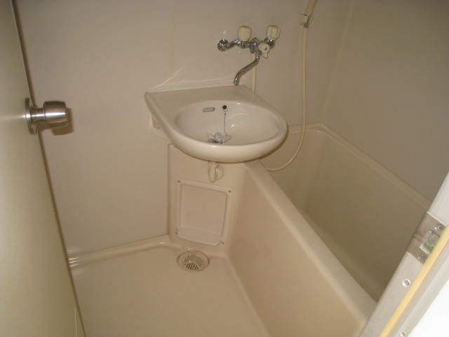 バス・シャワールーム　※写真は別のお部屋のものです。現況を優先させて頂きます。