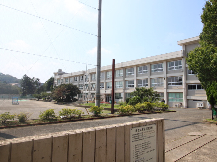 中学校　不入斗中学校（中学校）まで574m
