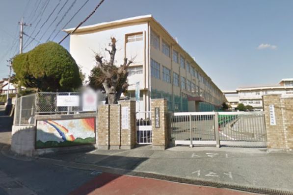 小学校　北九州市立日明小学校（小学校）まで765m