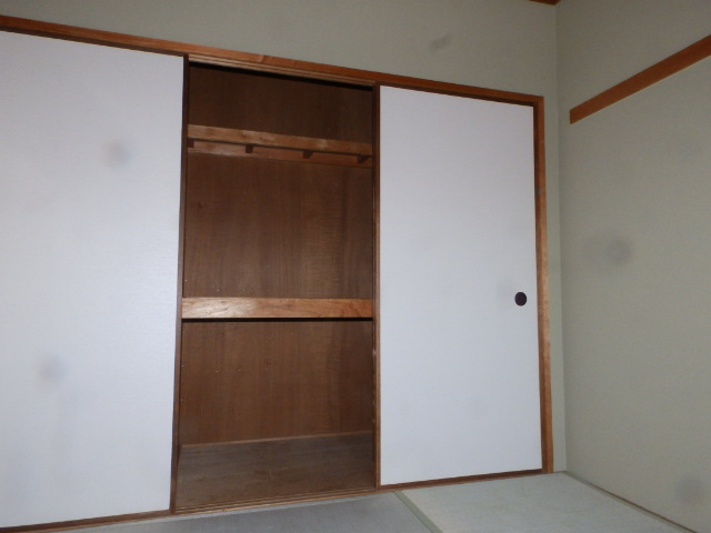 収納　押入