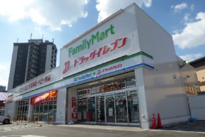 コンビニ　ファミリーマート　ドラッグイレブン北方店（コンビニ）まで260m