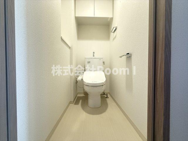 トイレ　落ち着いた色調のトイレです
