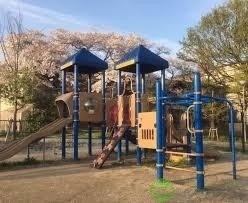 【茨木市総持寺のマンションの公園】