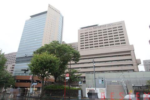 病院　東京医科歯科大学医学部附属病院（病院）まで367m