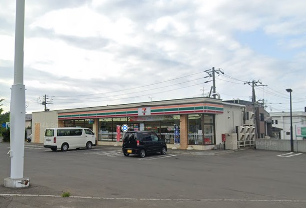コンビニ　セブン－イレブン札幌篠路十条店（コンビニ）まで915m